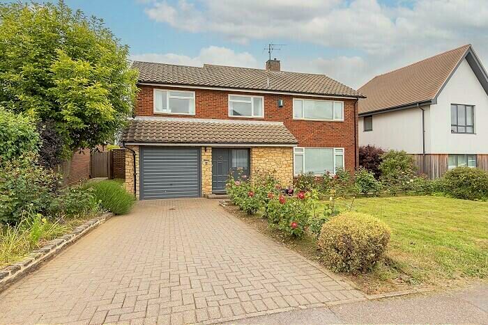 4 Bedroom Detached House To Rent In Tuffnells Way, Harpenden, Hertfordshire, AL5