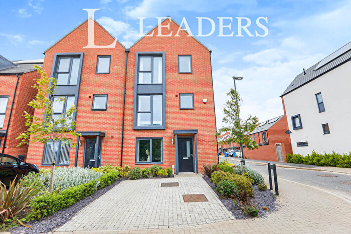 4 Bedroom Town House To Rent In Newtonmore Drive, Kingsway, DE22