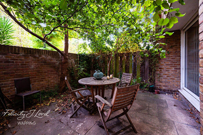 3 Bedroom Flat For Sale In Cloysters Green, London, E1W