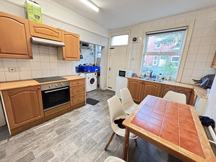 5 Bedroom House To Rent In Hessle Avenue, Leeds, LS6