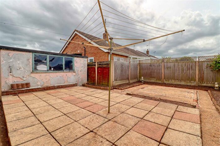 2 Bedroom Bungalow For Sale In Drakes Approach, Clacton On Sea, CO15