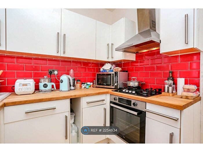2 Bedroom Flat To Rent In Hither Green, London, SE13