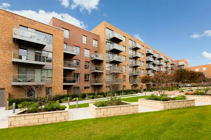 2 Bedroom Flat For Sale In Purser Court, Smithfield Square, Hornsey, N8