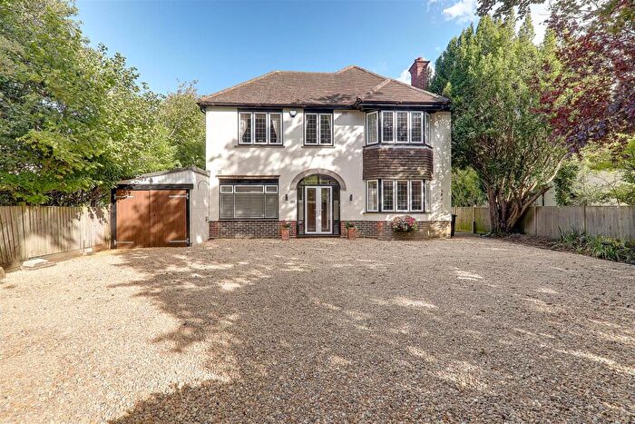 4 Bedroom Detached House For Sale In Rectory Road, Worthing, BN14