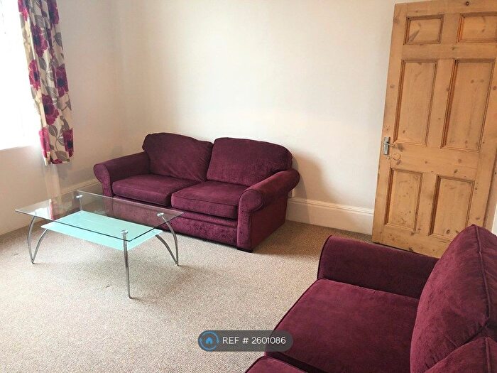 1 Bedroom Flat To Rent In Russell Street, Reading, RG1