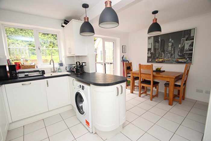 3 Bedroom End Of Terrace House For Sale In Foxwood Grove, Pratts Bottom, BR6