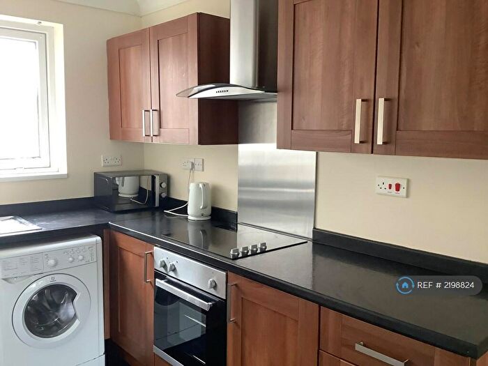 2 Bedroom Flat To Rent In Broadgate Avenue, Beeston, Nottingham, NG9