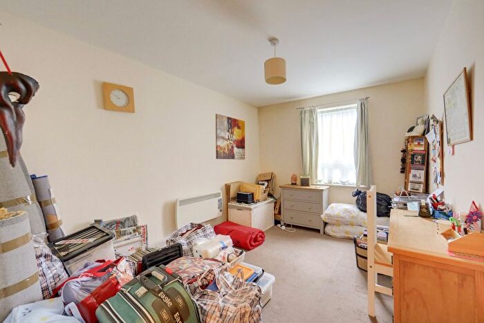 2 Bedroom Flat For Sale In Desvignes Drive, Hither Green, London, SE13