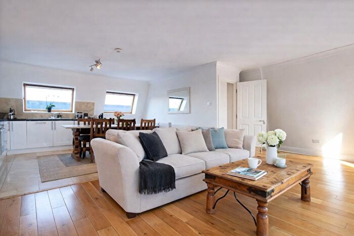 3 Bedroom Flat To Rent In England`S Lane, Belsize Park, NW3