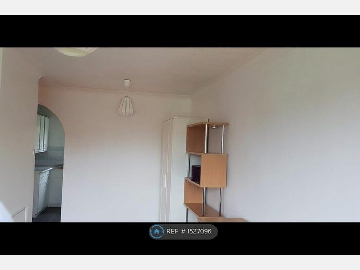 1 Bedroom Flat To Rent In Cowbridge Lane, Barking, IG11