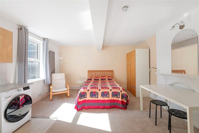 Studio For Sale In St. Georges Square, Pimlico, London, SW1V