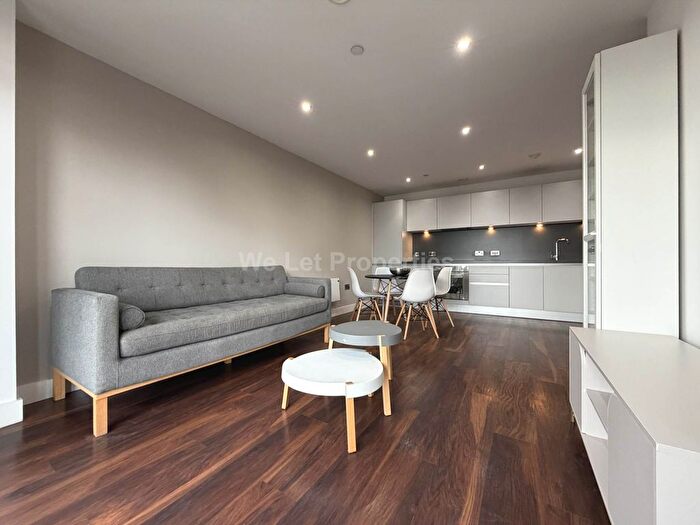 2 Bedroom Flat To Rent In Wilburn Basin, Ordsall Lane, M5