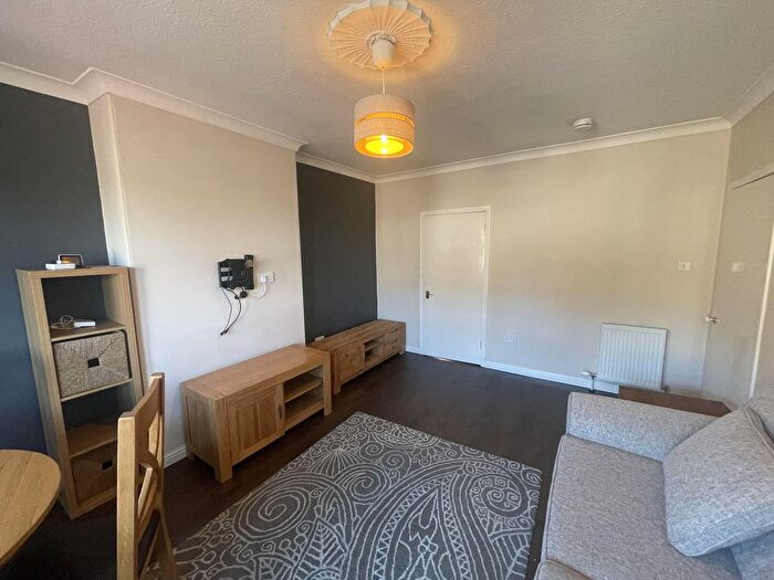 2 Bedroom Flat To Rent In Kenilworth Avenue, Dundee, DD4