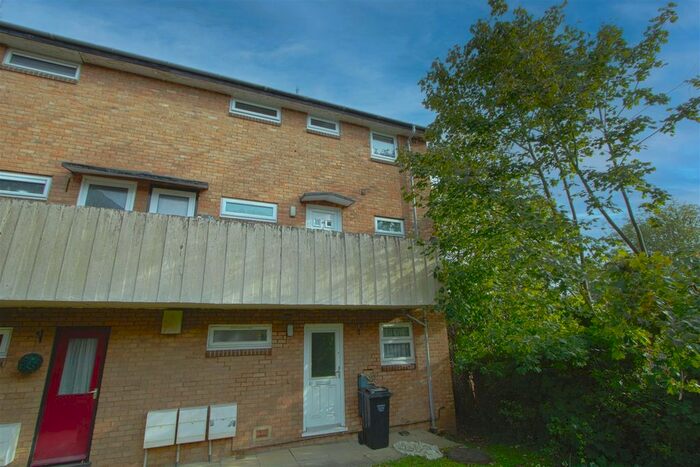 1 Bedroom Flat To Rent In Selworthy Close, Billericay, CM11
