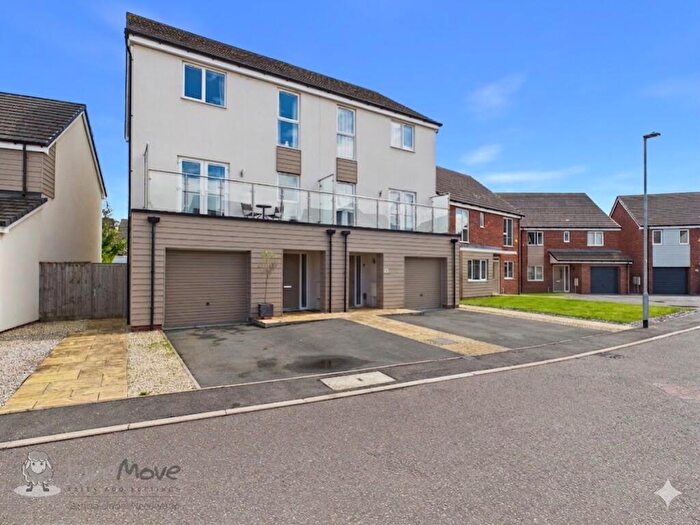 4 Bedroom Semi Detached House For Sale In Olive Close, Branston, Burton-On-Trent, Staffordshire, DE14