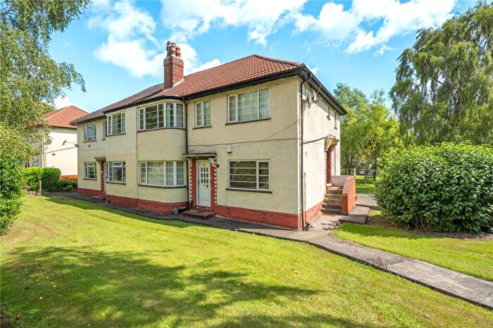 2 Bedroom Apartment For Sale In Sandringham Gardens, Leeds, West Yorkshire, LS17