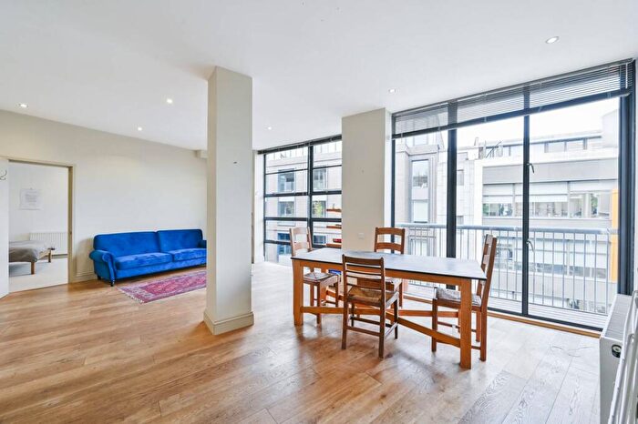 1 Bedroom Flat For Sale In St Johns Square, Clerkenwell, London, EC1V