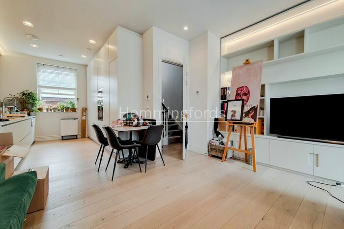 3 Bedroom Flat To Rent In Regents Park Road, Primrose Hill, NW1