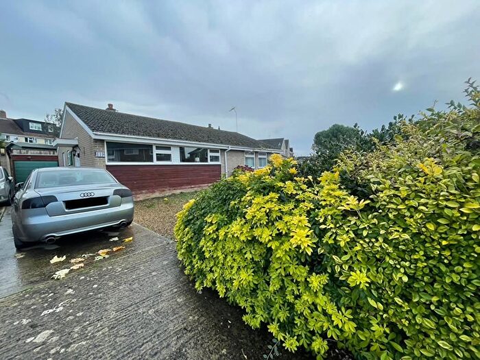 2 Bedroom Bungalow For Sale In Queen Emmas, Witney, OX28