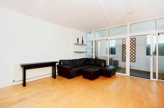 2 Bedroom Mews To Rent In Transenna Works, Highbury, London, N1