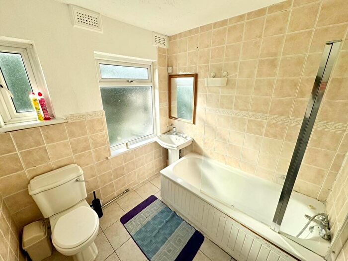 4 Bedroom House To Rent In Hainault Road, Chadwell Heath, RM6