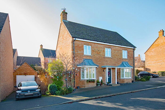 4 Bedroom Detached House For Sale In Savernake Drive, Little Stanion, Northamptonshire, NN18