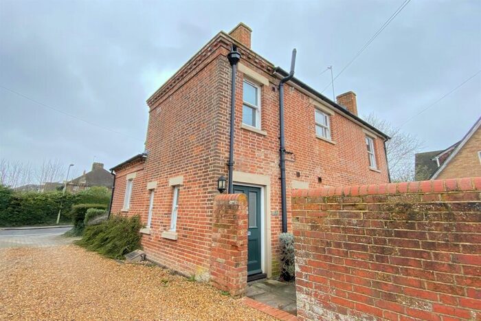 2 Bedroom Apartment To Rent In Vyne Road, RG21