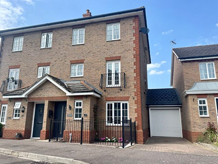 4 Bedroom Town House For Sale In Ivel Bury, Biggleswade, SG18