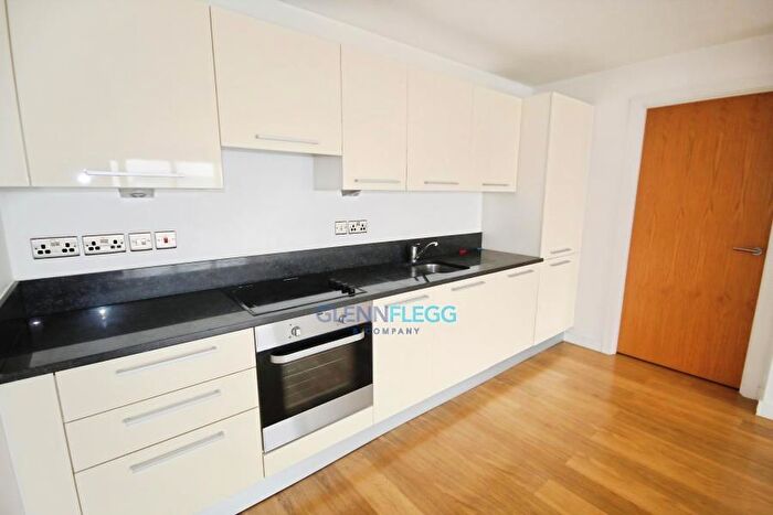 2 Bedroom Flat To Rent In Railway Terrace, Slough, Berkshire, SL2