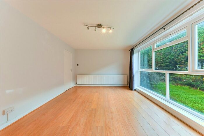 2 Bedroom Flat To Rent In Oxbridge Court, Oxford Road North, Chiswick, W4