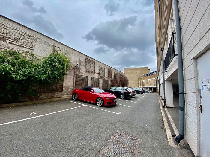 2 Bedroom Flat To Rent In Clapham Park Road, Clapham, SW4