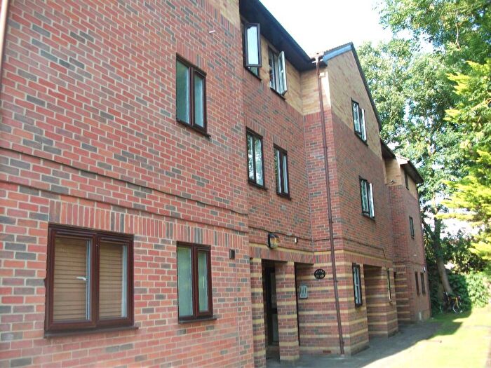 Studio To Rent In Glyn Avenue, Barnet, North London, EN4