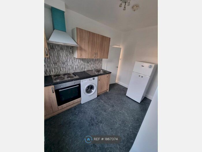 3 Bedroom Terraced House To Rent In Oaklands Park Avenue, Ilford, IG1