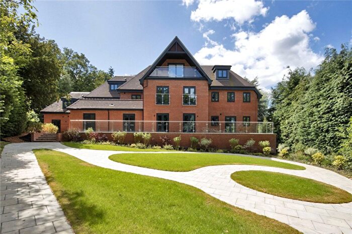 2 Bedroom Flat For Sale In Green Hedges, Westerham Road, Oxted, Surrey, RH8