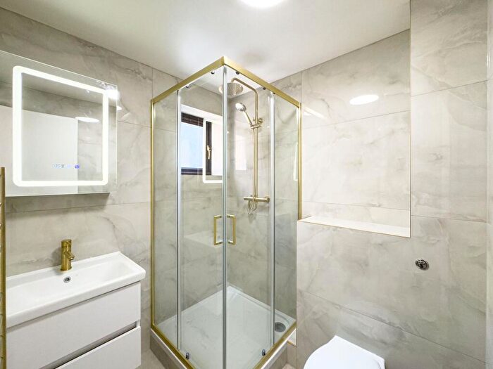 Apartment To Rent In Harrier Road, London, NW9