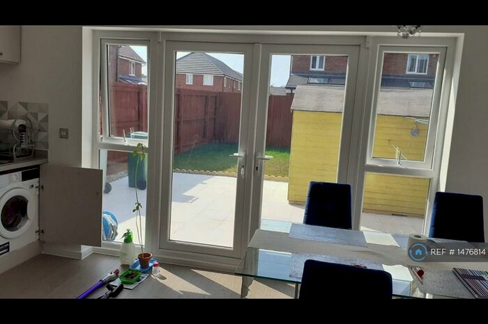 3 Bedroom Semi-Detached House To Rent In Crewe, Crewe, CW1