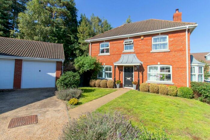 5 Bedroom Detached House To Rent In Tadley Close, Fleet, GU51