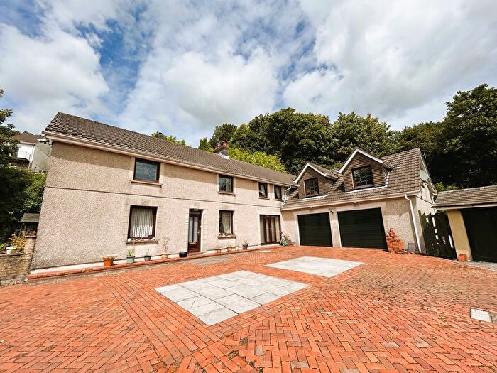 4 Bedroom Detached House For Sale In Trewyddfa Road, Swansea, SA6