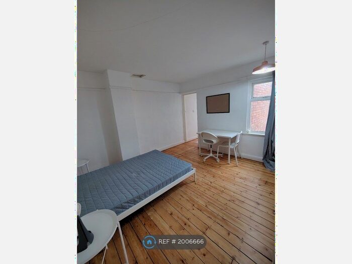 3 Bedroom Semi-Detached House To Rent In Whitsed Street, Peterborough, PE1