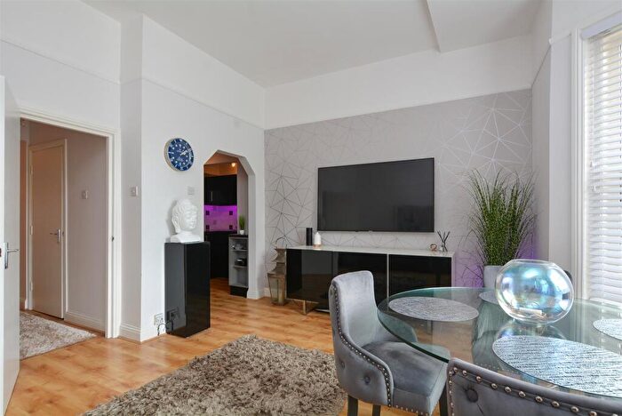 1 Bedroom Apartment To Rent In Wimborne Road, Bournemouth, BH2