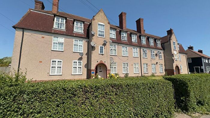 2 Bedroom Flat To Rent In Watling Avenue, Edgware, HA8