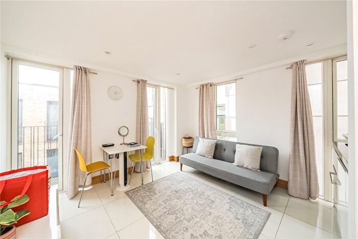 Studio To Rent In Churchway, London, NW1