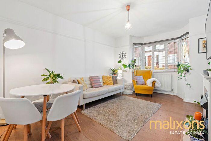 2 Bedroom Flat For Sale In Barrow Road, Elphinstone Court Barrow Road, SW16