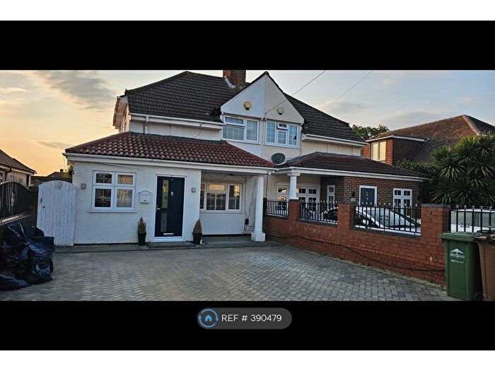 4 Bedroom Semi-Detached House To Rent In Desford Way, Ashford, TW15