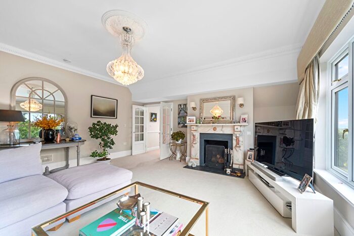 4 Bedroom Flat To Rent In Marryat Road, London, SW19