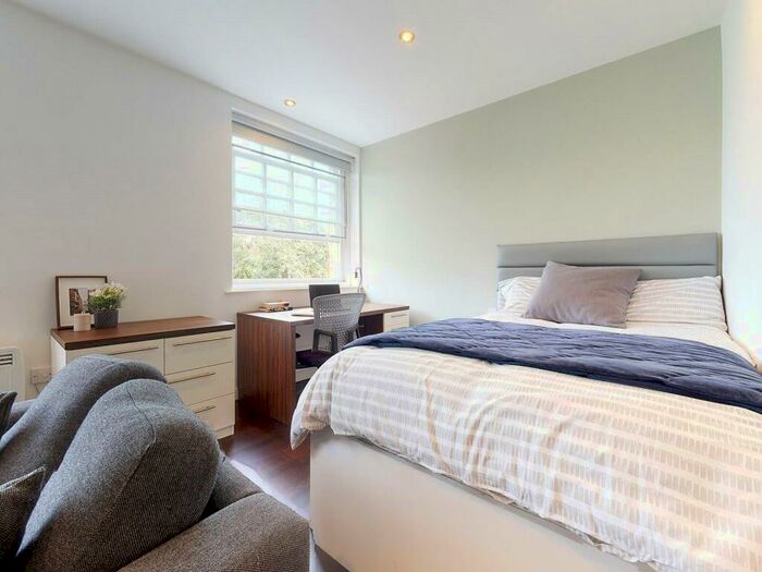 Apartment To Rent In Park Square South, Leeds, #, LS1