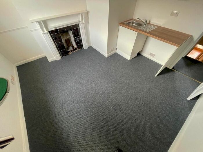 1 Bedroom Flat To Rent In Hertford Road, Enfield, EN3