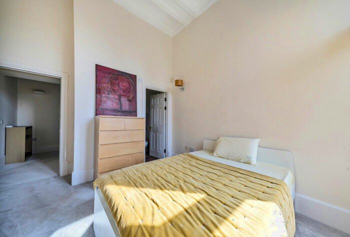 1 Bedroom Apartment For Sale In Royal Earlswood Park, Redhill, Surrey, RH1