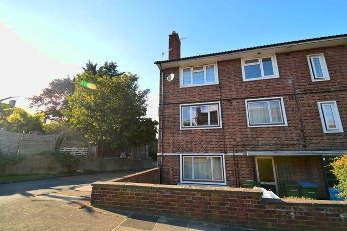 3 Bedroom Barn Conversion To Rent In Pendrell Street, London, SE18