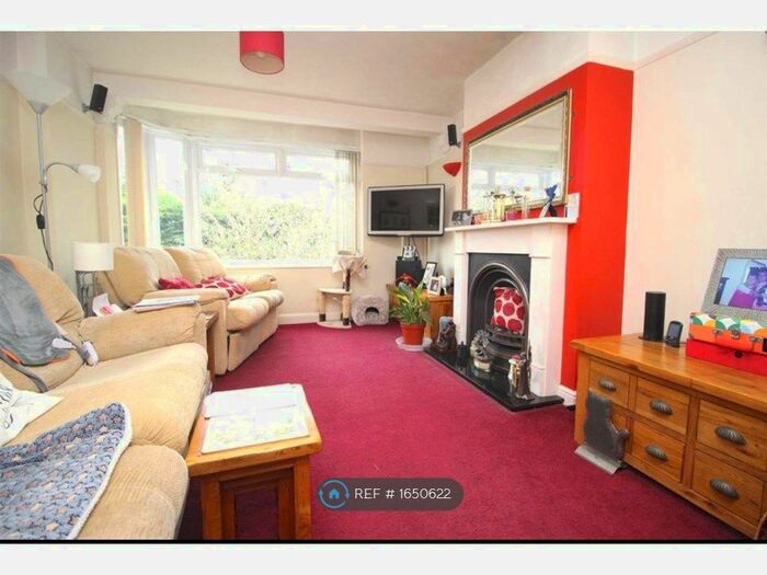 4 Bedroom Semi-Detached House To Rent In Dale View Gardens, Hove, BN3